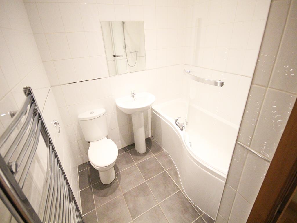 2 bedroom apartment For Sale in Colne - IMG_1350.jpg